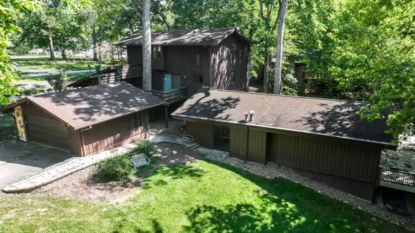 1227 Paloma Dr, St Louis, MO 63131