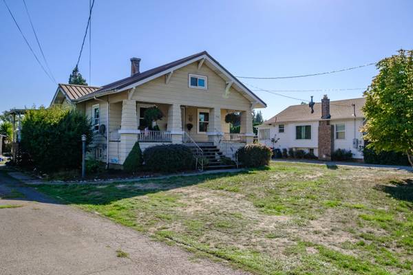 1515 Pine St, Silverton, OR 97381