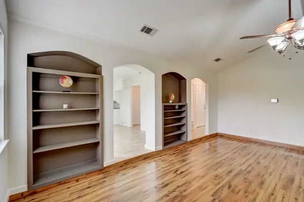 5409 Ivy Hill Dr, Arlington, TX 76016
