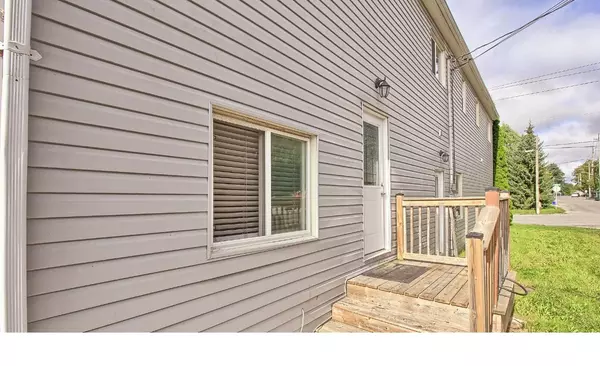 Halton Hills, ON L7G 2J7,24 John St #Upper