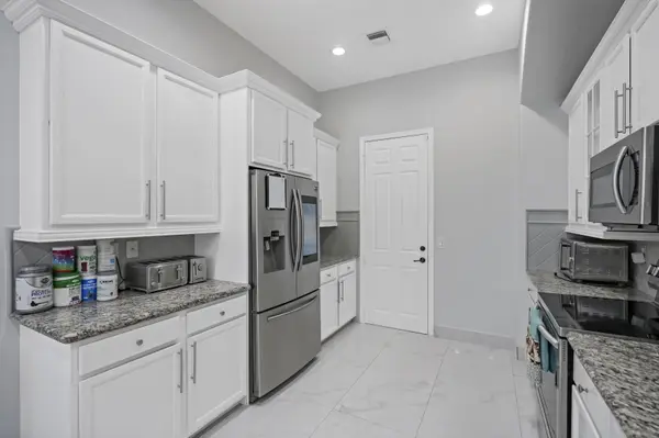 8507 NW 41st St, Cooper City, FL 33024