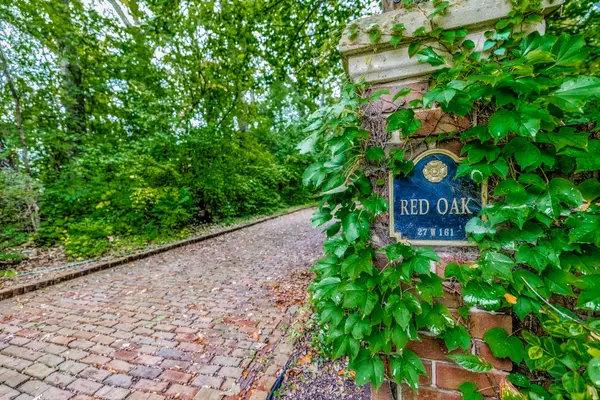 27W161 Mack Rd, Wheaton, IL 60189