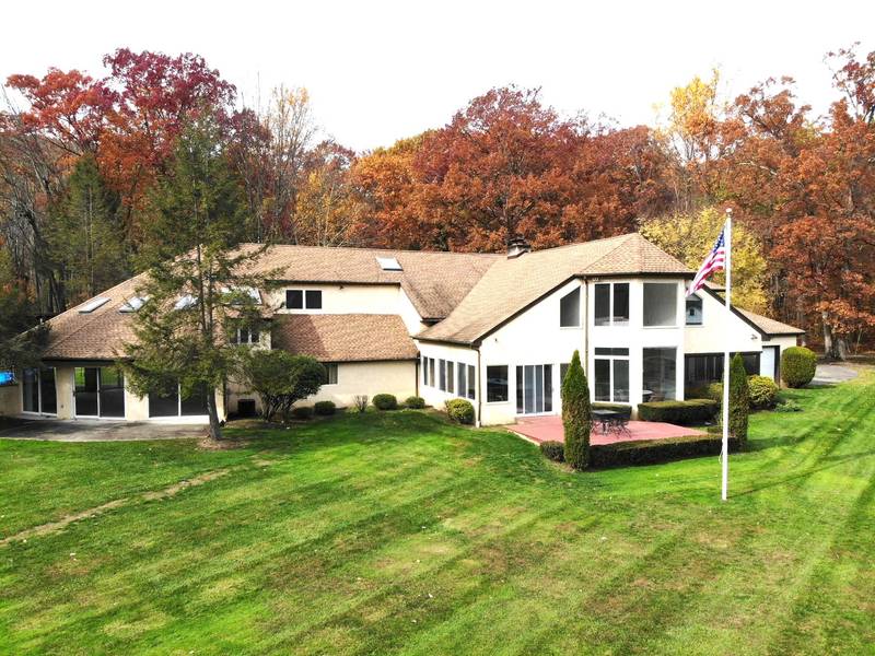 312 Sunset Rd, Pompton Plains, NJ 07444