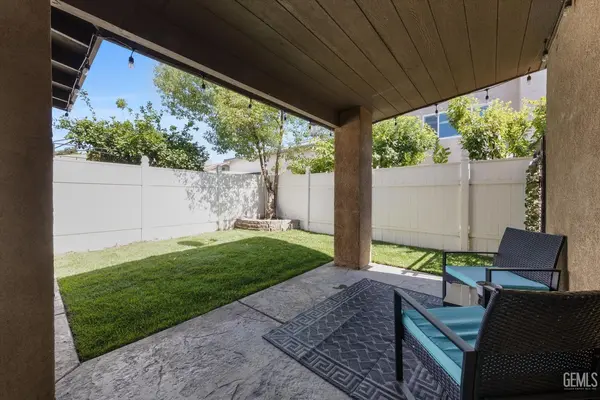 9405 Salinger St, Bakersfield, CA 93311