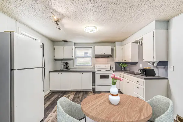 1127 39 St SE, Calgary, AB T2A 1H4