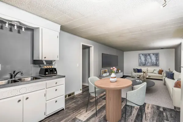 1127 39 St SE, Calgary, AB T2A 1H4