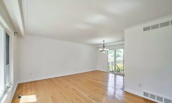 Burlington, ON L7L 1X8,4395 Longmoor Dr