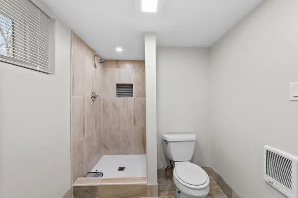 Becker Ter, Irvington, NJ 07111-1310