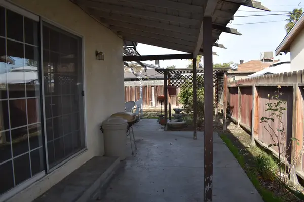 Mark Ct, Bakersfield, CA 93304-4908
