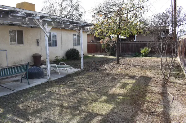 Mark Ct, Bakersfield, CA 93304-4908