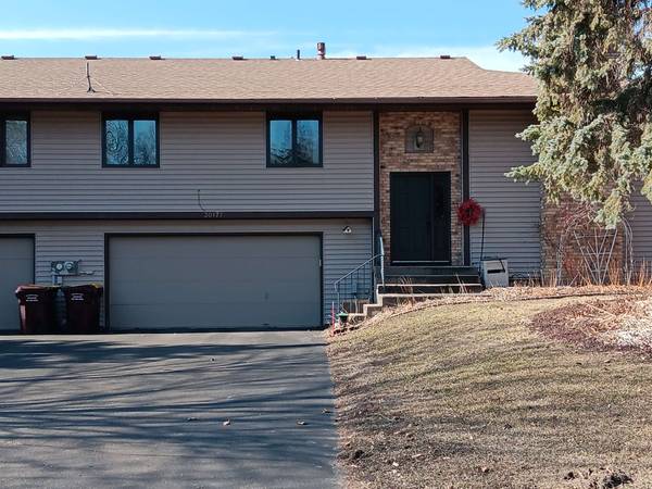 30177 Olinda Trl, Lindstrom, MN 55045-9418