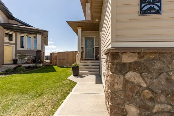 543 Firelight Pl W, Lethbridge, AB T1J 0B8