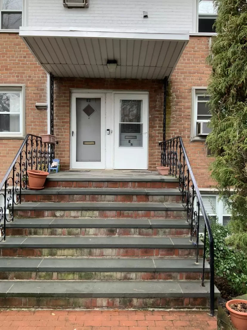 Great Neck, NY 11021-4626,Middle Neck Rd S