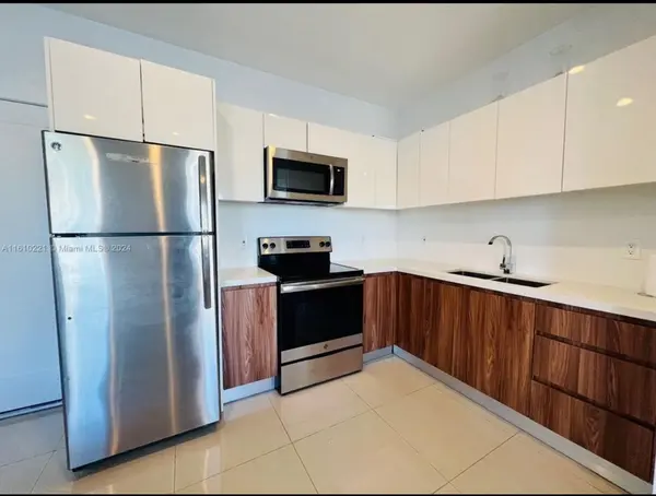 Marseille Dr, Miami Beach, FL 33141-2902