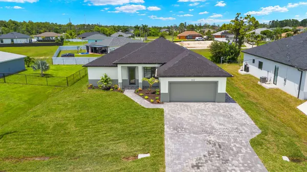 813 Jacaranda Pkwy, Cape Coral, FL 33909