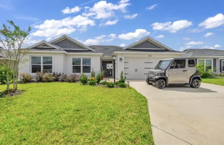 Usrey Ct, Okahumpka, FL 34762
