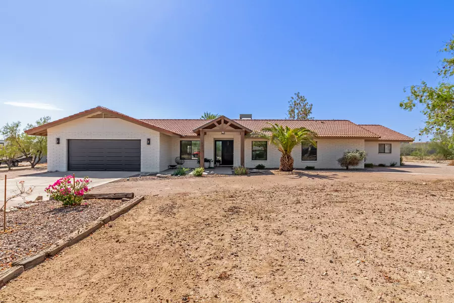 19821 W Medlock Dr, Litchfield Park, AZ 85340-9472