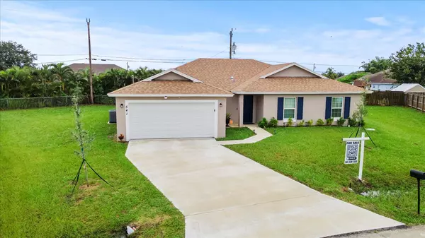 541 SW Nadell Ct, Port St Lucie, FL 34953-8330