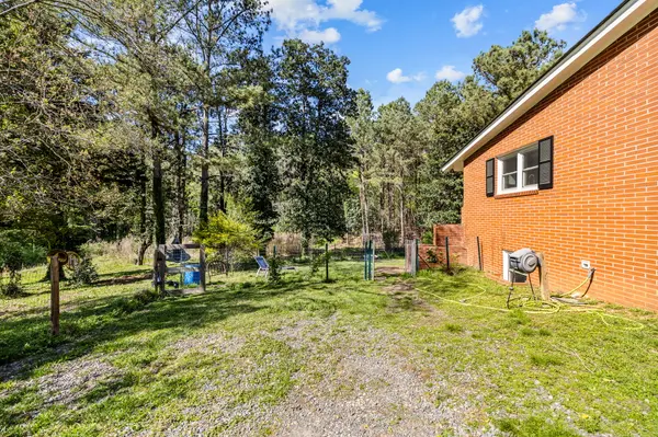 806 Sunset Dr, Carthage, NC 28327-9686