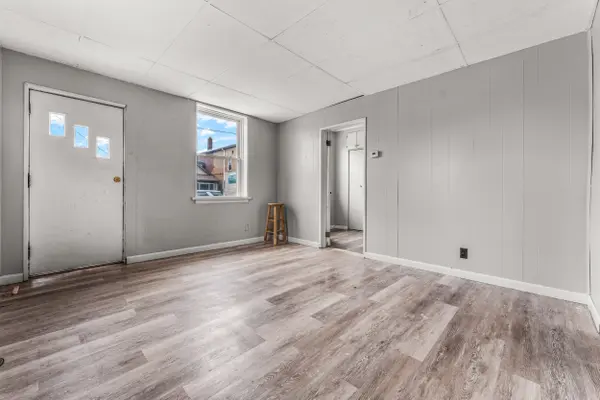 1205 Lawrence Ave, Ellwood City, PA 16117-1855