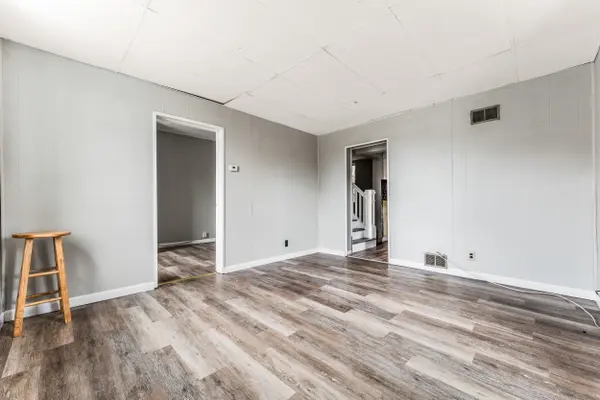1205 Lawrence Ave, Ellwood City, PA 16117-1855