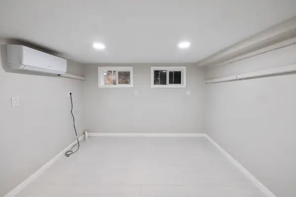 1095 Lambert Rd, Teaneck, NJ 07666-2721