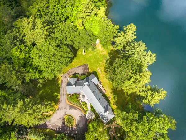 20 Chemin du Lac Seigneurial, Saint-bruno-de-montarville, J3V 2B5, CA