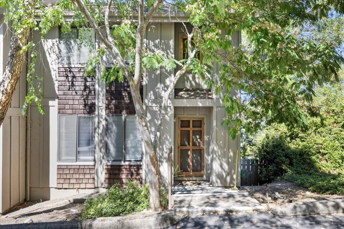 349 Ravenwood Place Ashland, Or 97520,
