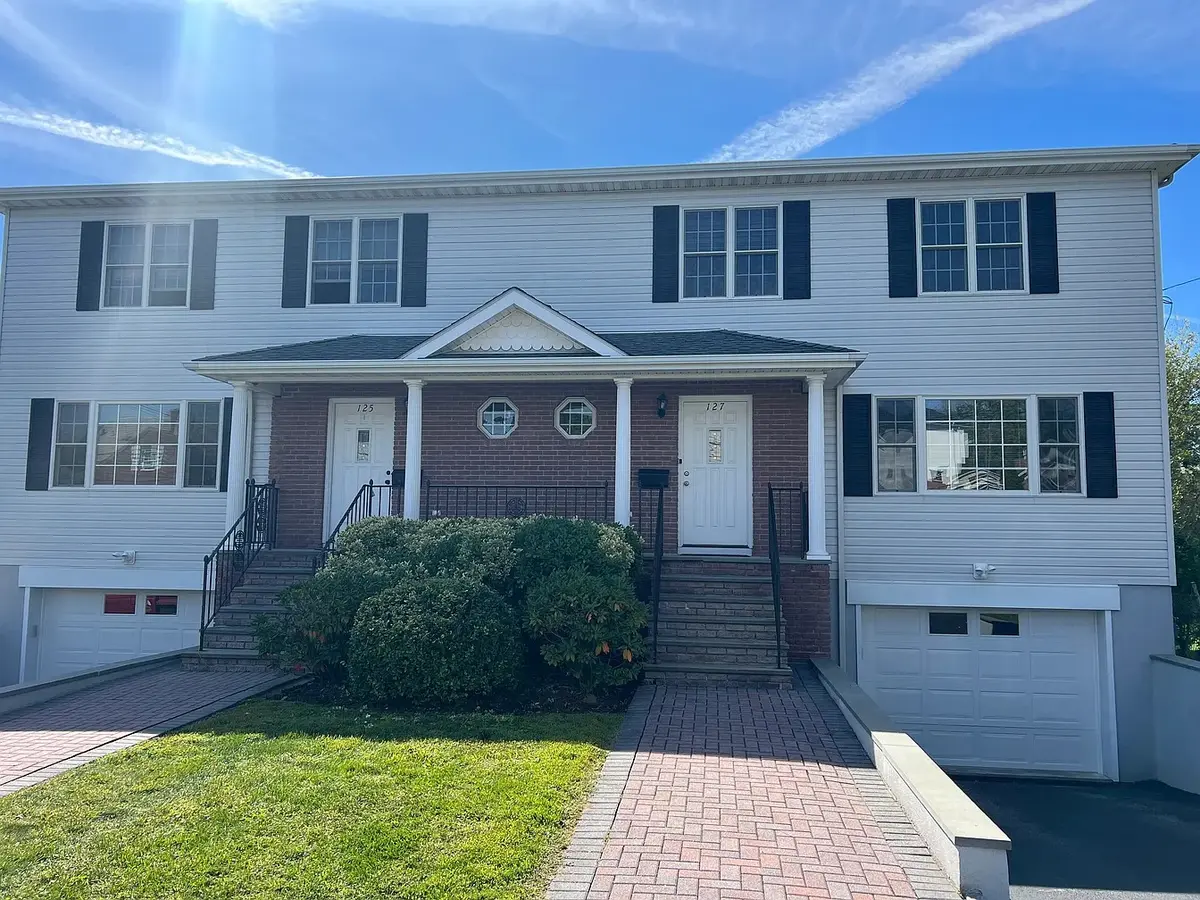 127 Temple St, Harrison, NY 10528-2621