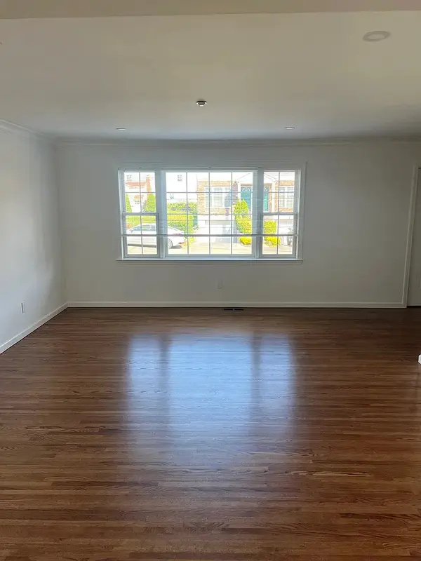 127 Temple St, Harrison, NY 10528-2621