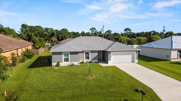 1589 SW Dycus Ave, Port St Lucie, FL 34953-5252