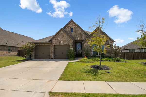 962 Knoxbridge Rd, Forney, TX 75126-3857