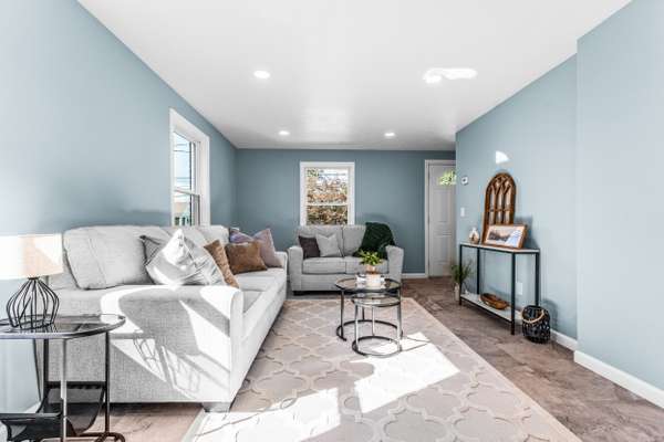 904 Delaware Ave New Castle, PA 16105-2401