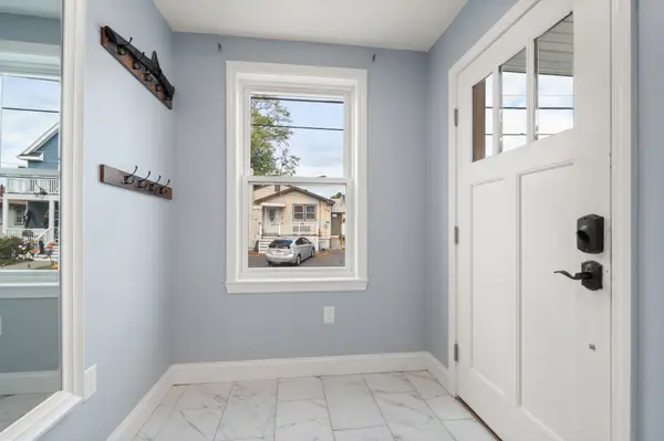 25 Hanna St, Quincy, MA 02169-5814