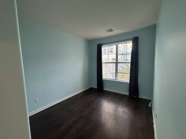 Arverne, NY 11692,75-09 Aquatic Dr #b