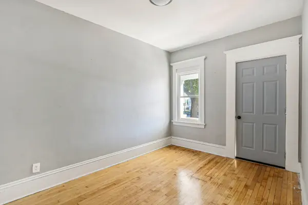 2545 N 21st St, Milwaukee, WI 53206-1504