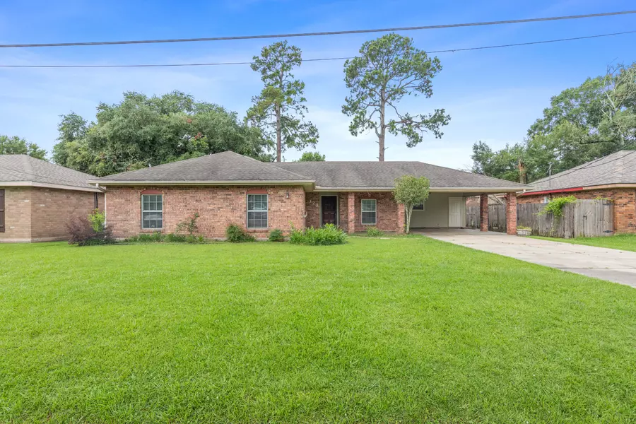 123 Carolyn Dr, Lafayette, LA 70508-5719