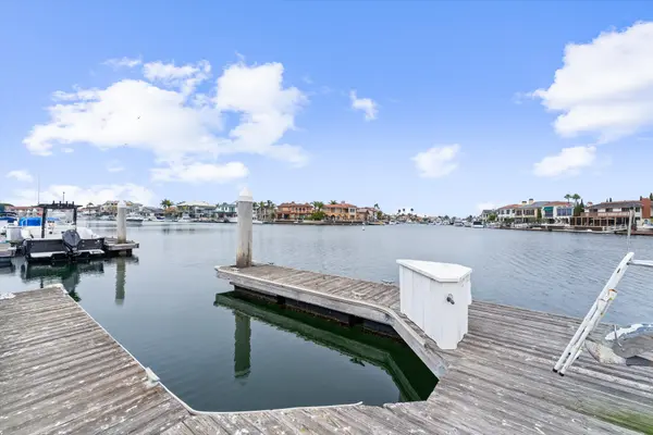 4053 Aladdin Dr, Huntington Beach, CA 92649-4224