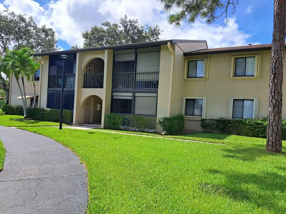 536 Shady Pine Way #B1, Greenacres, FL 33415-8902