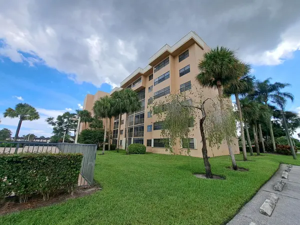 4640 Lucerne Lakes Blvd W #304, Lake Worth Beach, FL 33467-8802
