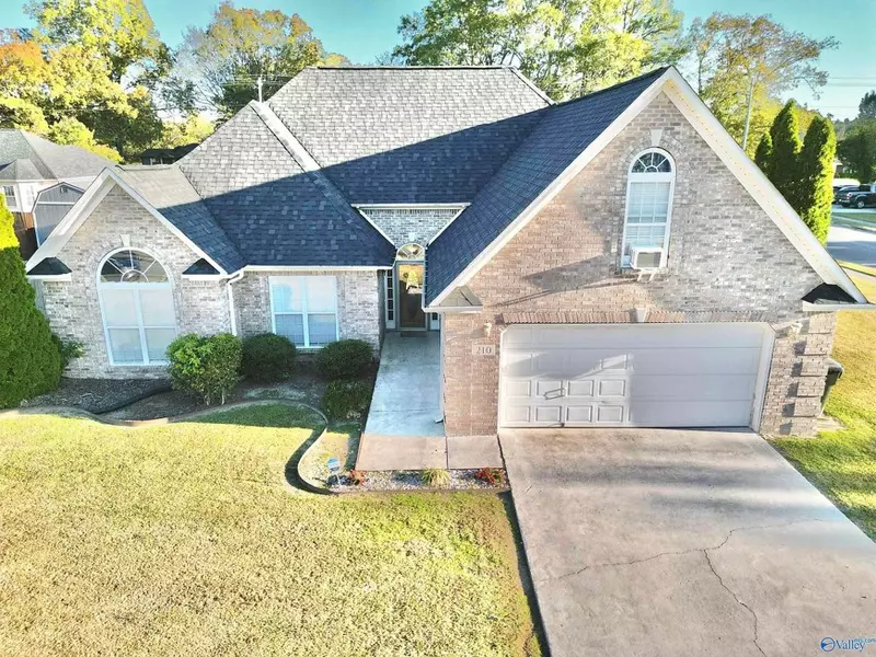 210 Deer Tracks Cir, Owens Cross Roads, AL 35763-8505