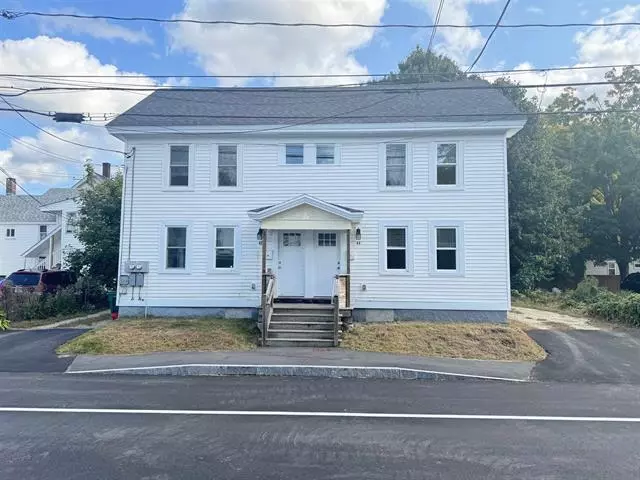 42 Congress St, Rochester, NH 03867-2910