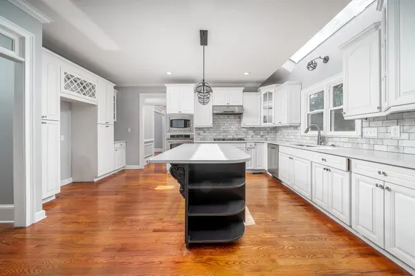 402 W Country Dr, Duluth, GA 30097-5907