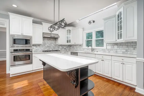 402 W Country Dr, Duluth, GA 30097-5907
