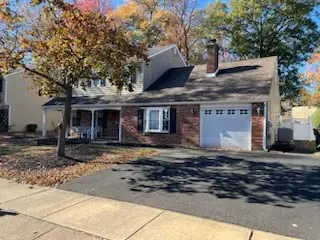 711 Fairbridge Dr, Fairless Hills, PA 19030-3502