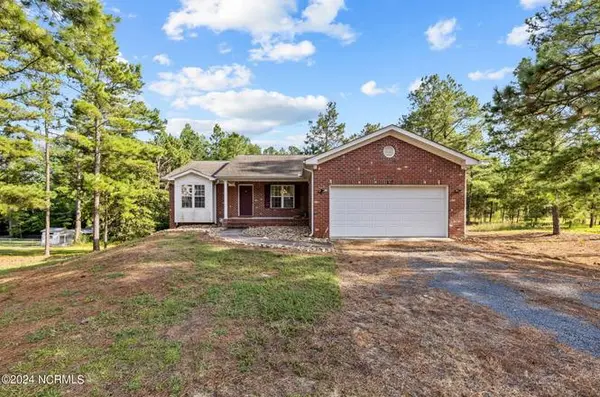 107 Lewis Ln, Pinebluff, NC 28373-8339