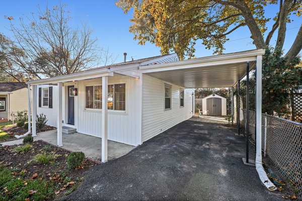 20 Left Aileron St, Middle River, MD 21220-4619