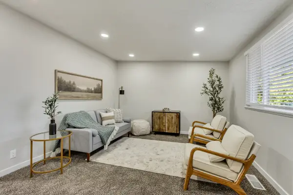 687 E 850 N, Ogden, UT 84404-3755