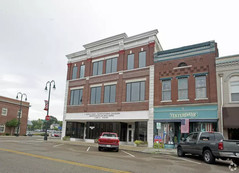 216 N Liberty St, Jackson, TN 38301-6222