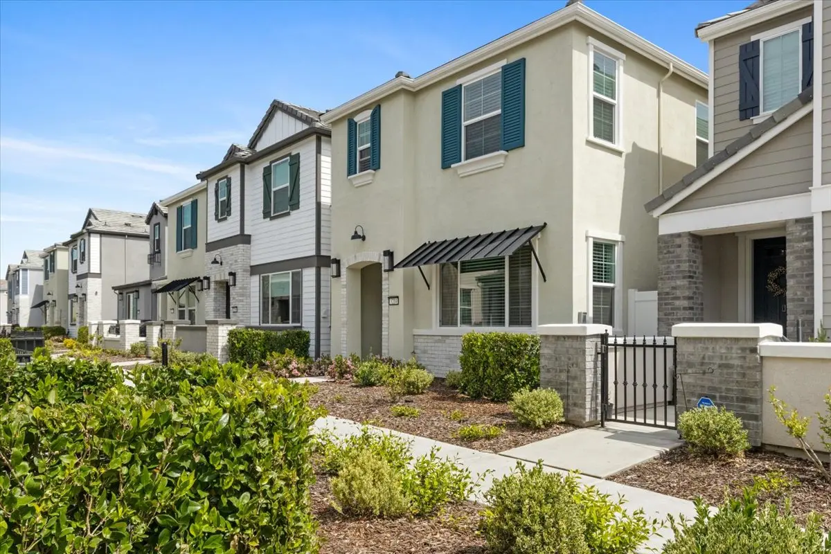 3214 Longspur Ln, West Sacramento, CA 95691-6431
